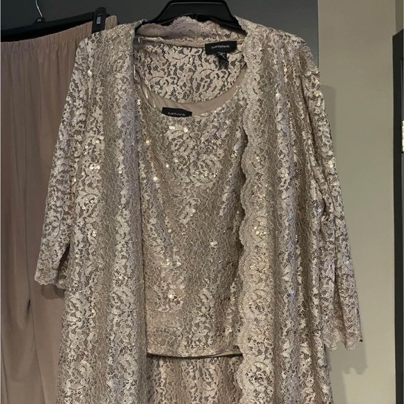 Get ready for the holidays, “NEW”R&M Richards Womens Sequined Lace Pant Suit - Picture 1 of 7